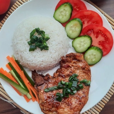 Cơm tấm sườn cốt lết nướng