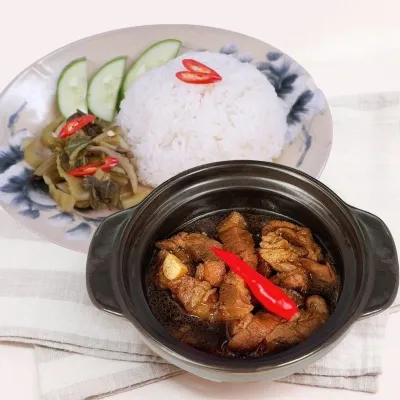 Cơm tấm thịt ba chỉ kho tiêu